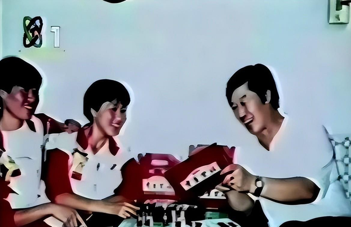 世界杯直播入口合集-“体坛败类”马俊仁有多狠？逼队员集体切阑尾，还亲自为女队员打禁药|马家军|世界大学生运动会|曲云霞|田径比赛|藏獒_新浪体育_新浪新闻