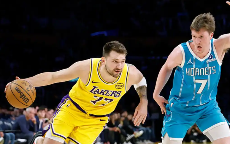 世界杯官方平台下载-惨败黄蜂18分，湖人5战4负排西部第5，东契奇空砍39分，老詹29+9