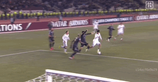 世界杯官方平台下载-法兰克福2-3遭卡拉巴赫读秒绝杀被提前淘汰，卡米洛-杜兰梅开二度